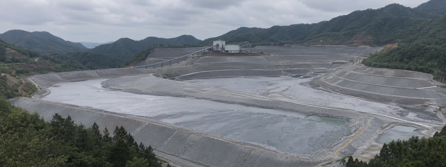 山间尾矿库：尾矿渣回收提炼的对象